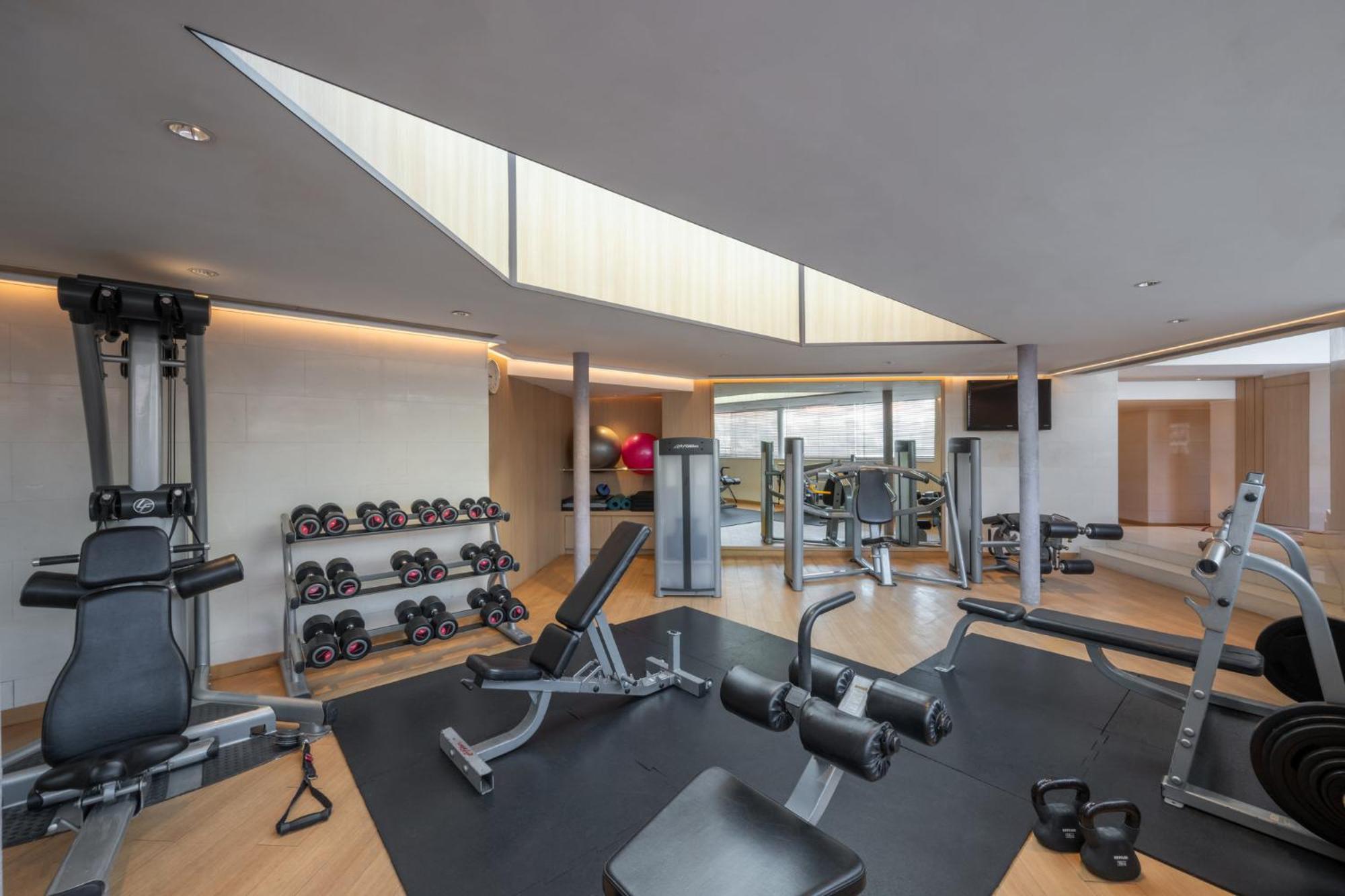 Intercontinental Grand Stanford Hong Kong By Ihg Exterior foto The gym at the 108 Pancrasset
